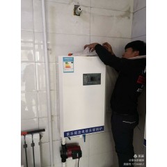 電采暖鍋爐：安裝10千瓦的微波電采暖鍋爐，可供100平米房屋取暖，4200元(免費(fèi)保修10年）?，F(xiàn)鉅惠安裝價(jià)3700元。每村三戶(hù)，數(shù)量有限，先購(gòu)先得。